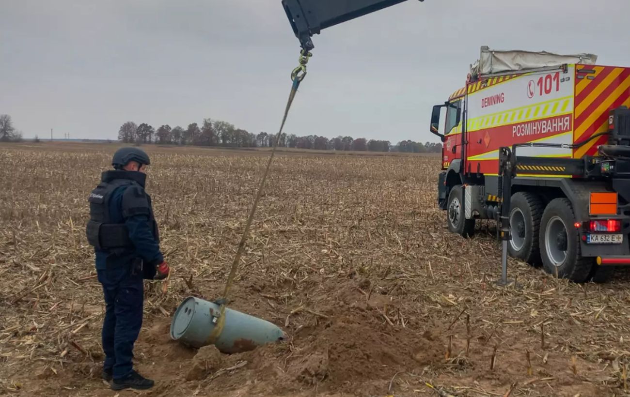 В Киевской области обнаружили и обезвредили боевую часть российской ракеты