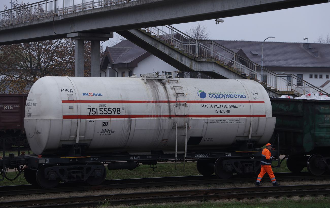 Враг оставил железнодорожников в оккупации без зарплат, - ЦНС